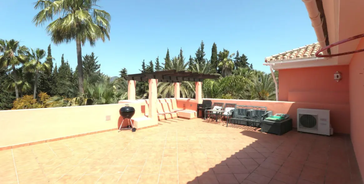 Продажа пентхауса в New Golden Mile 16