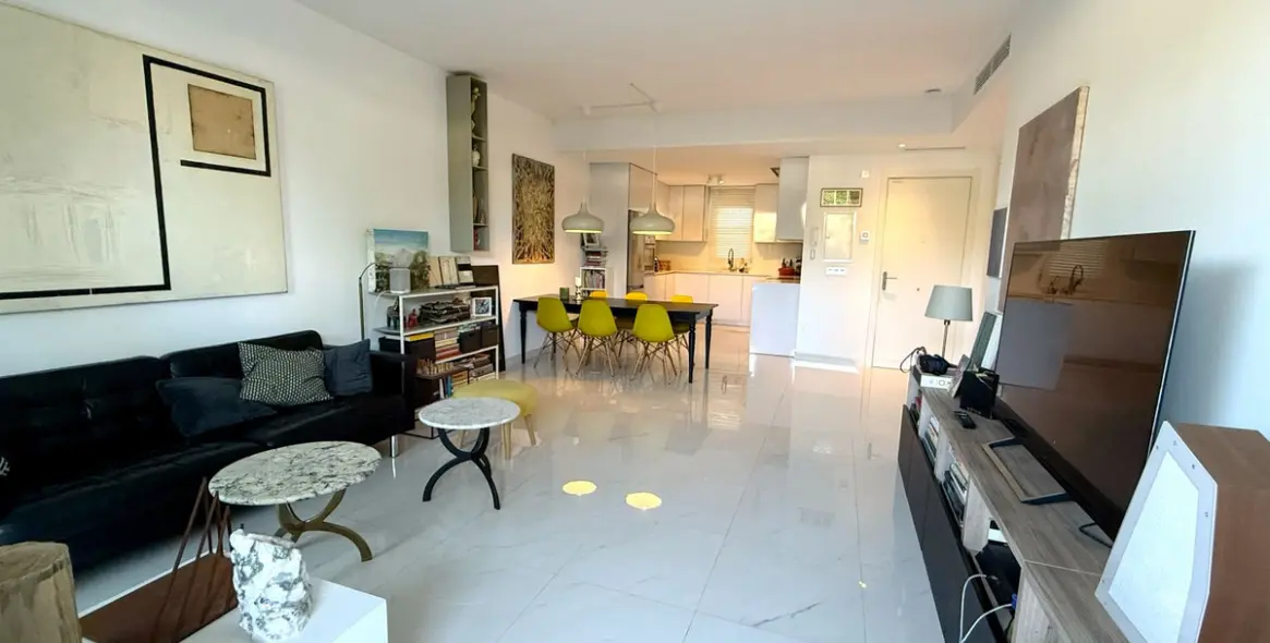 Sale of ground floor apartment in Bel Air 4
