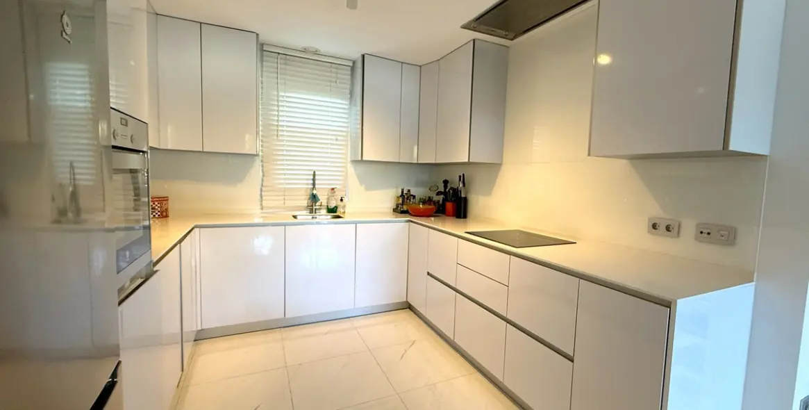 Sale of ground floor apartment in Bel Air 5