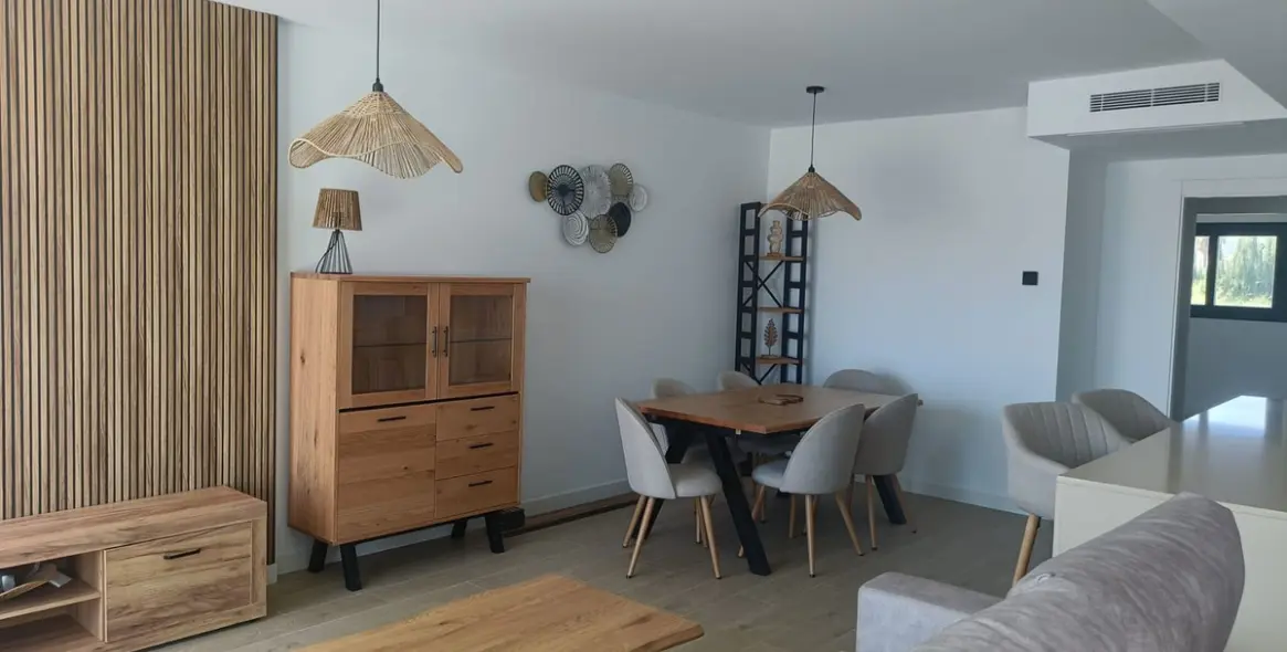 Продажа апартаментов на среднем этаже в Estepona (район Estepona) 1