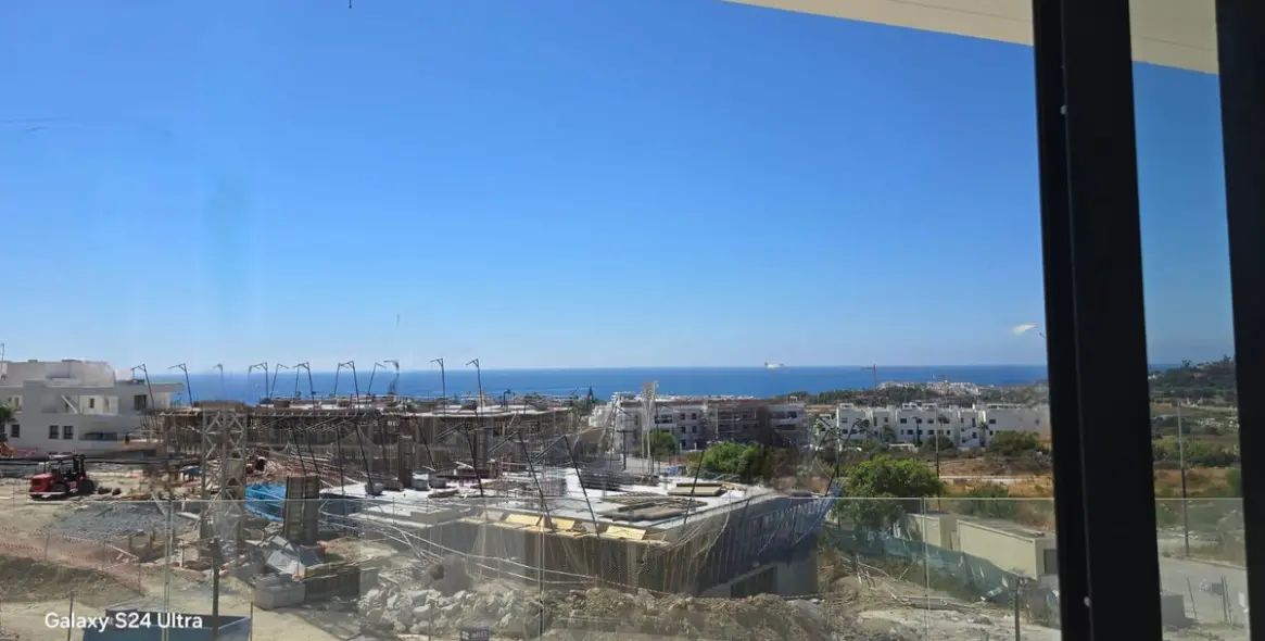 Продажа апартаментов на среднем этаже в Estepona 13