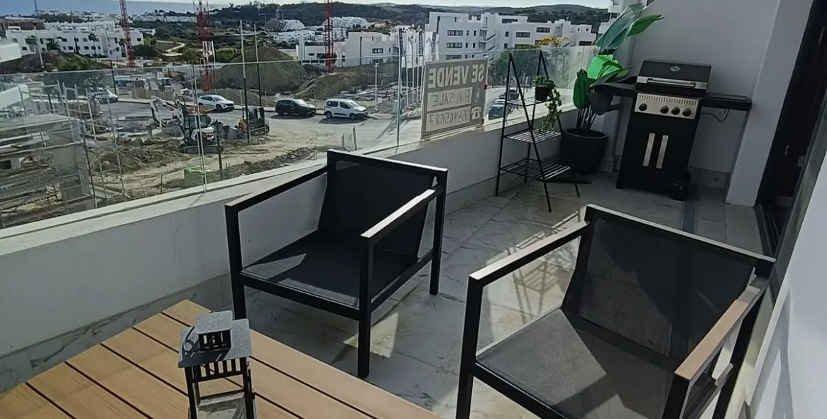 Sale of middle floor apartment in Estepona 24