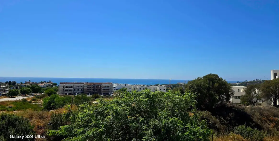 Sale of middle floor apartment in Estepona 26