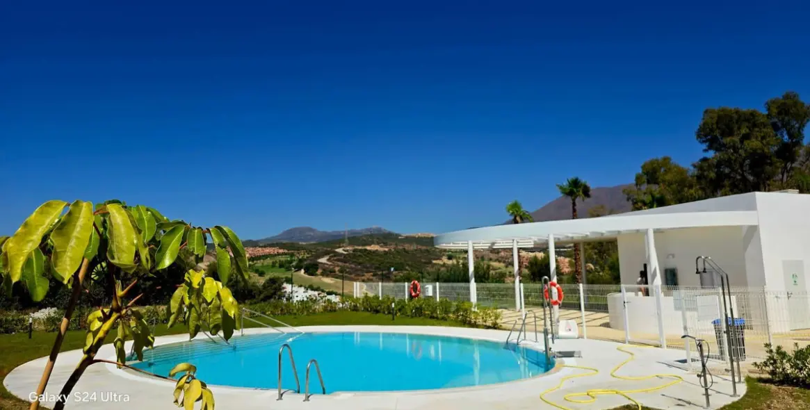 Sale of middle floor apartment in Estepona 30