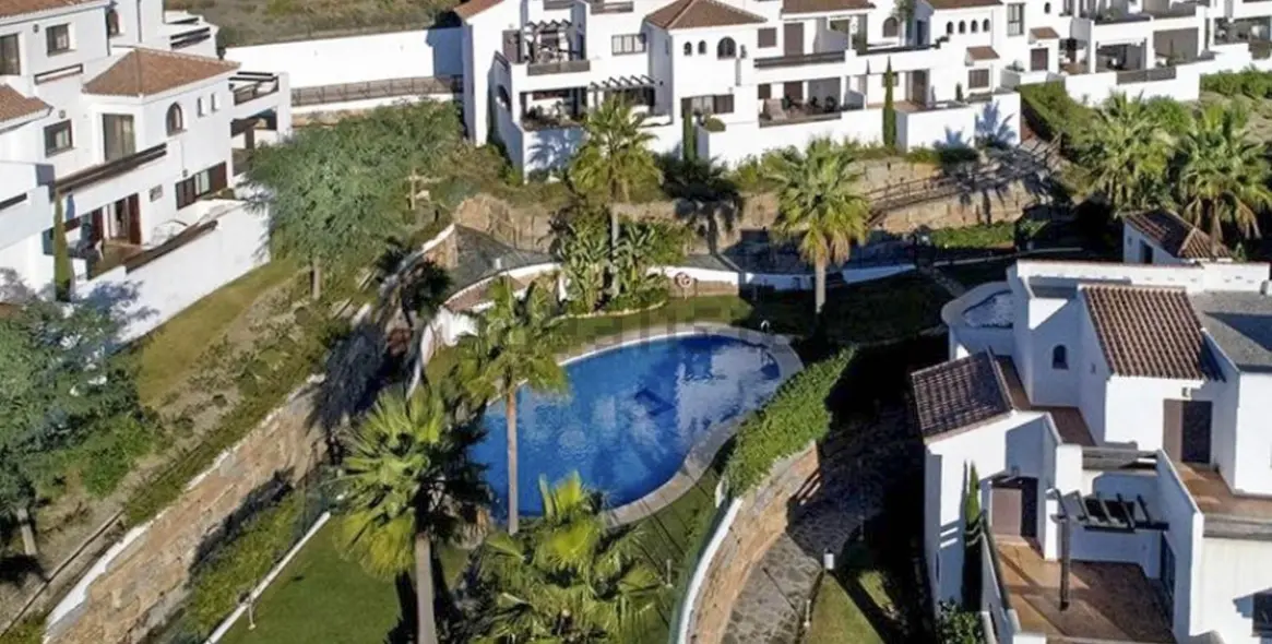 Sale of penthouse in Casares Playa 1