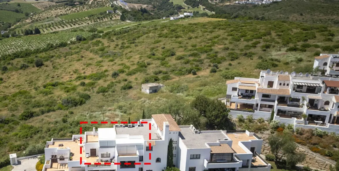 Sale of penthouse in Casares Playa 2