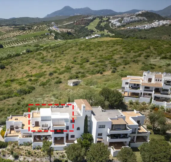Sale of penthouse in Casares Playa