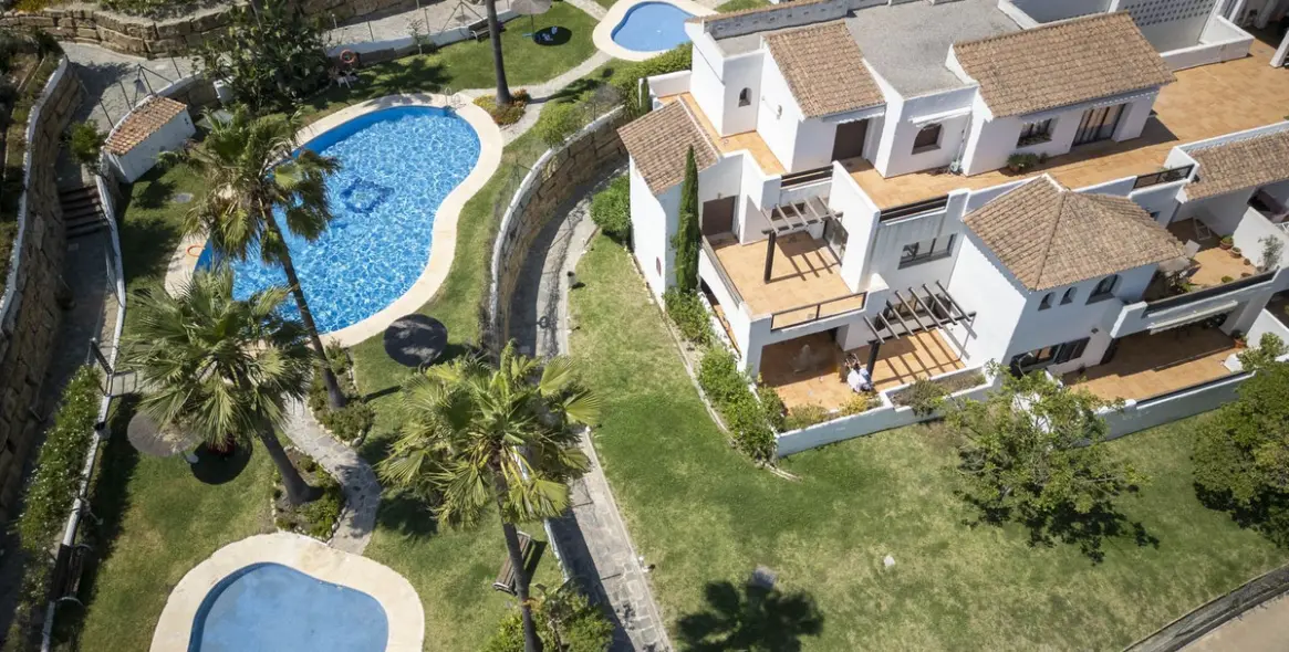 Sale of penthouse in Casares Playa 3