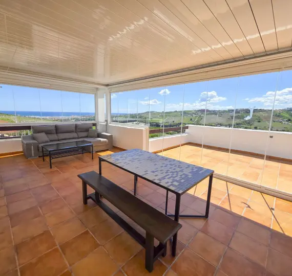Sale of penthouse in Casares Playa