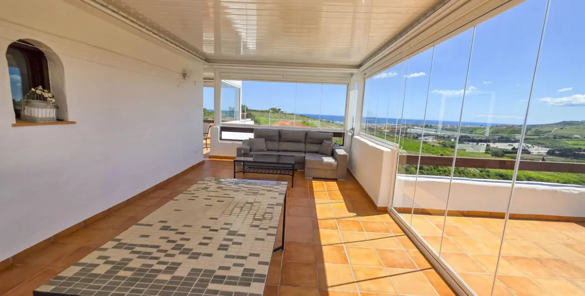 Sale of penthouse in Casares Playa 7