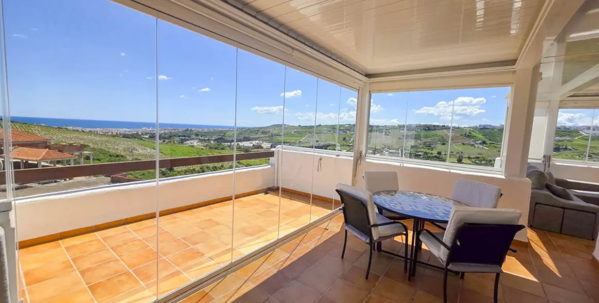 Sale of penthouse in Casares Playa 9