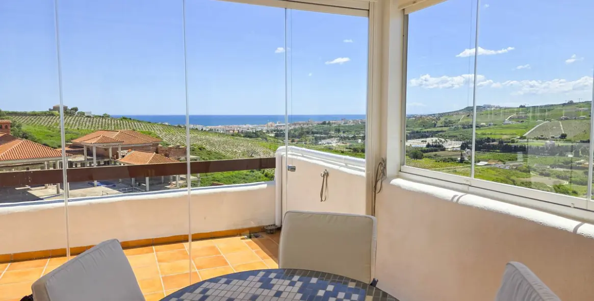 Sale of penthouse in Casares Playa 10