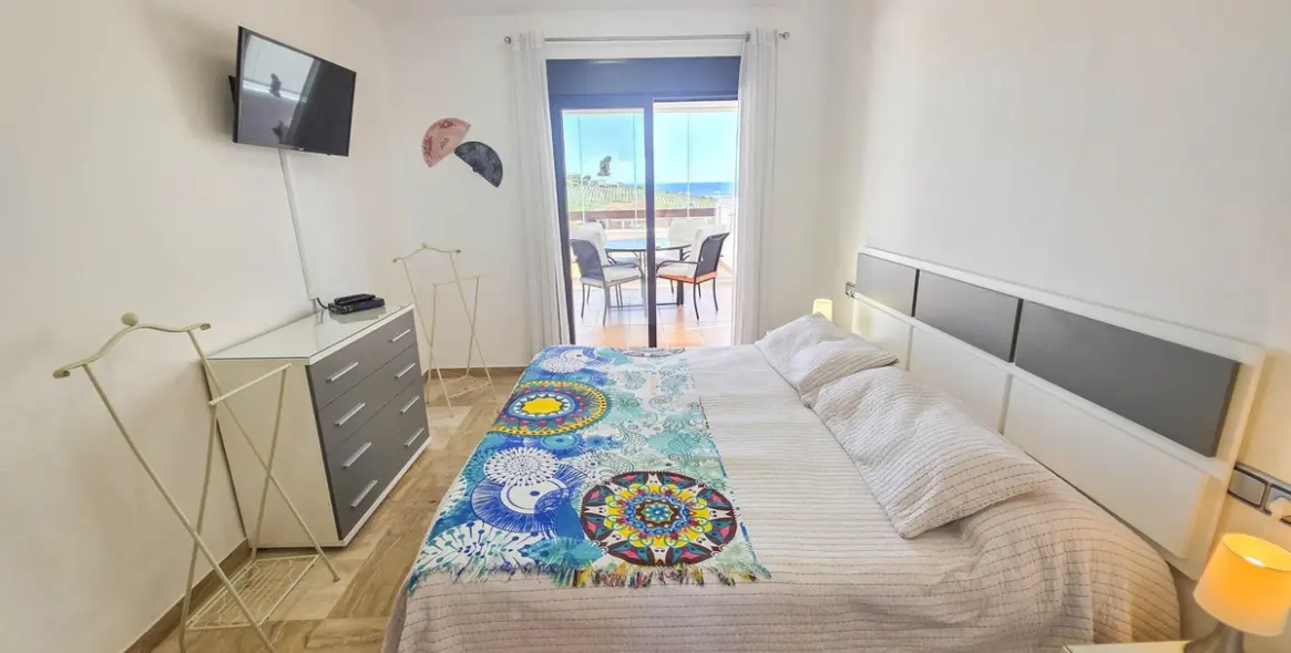 Sale of penthouse in Casares Playa 20