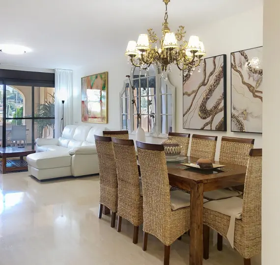 Middle floor apartment R4994188