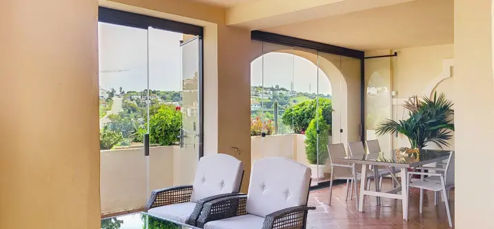 Middle floor apartment R4994188 1