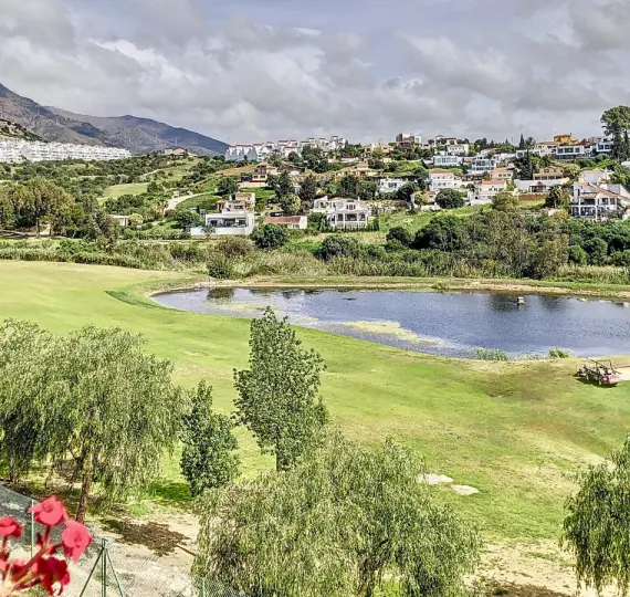 Middle floor apartment R4994188