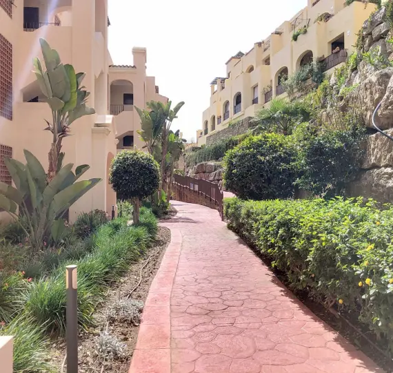 Middle floor apartment R4994188