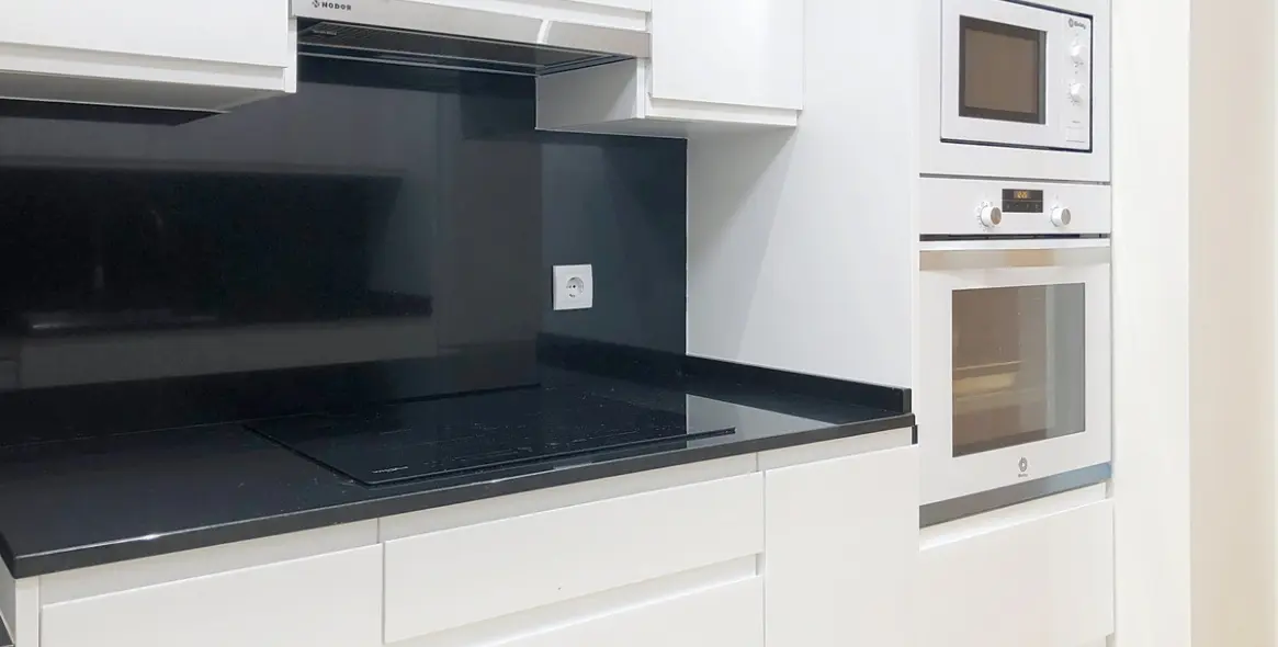 Venta de apartamento en planta media en Estepona 20