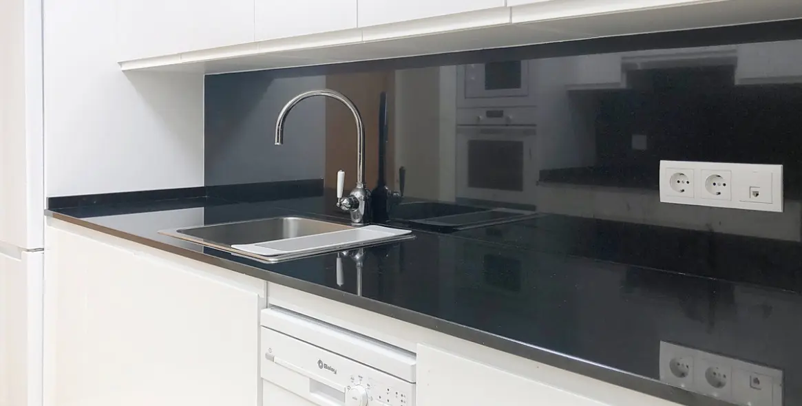 Sale of middle floor apartment in Estepona 21