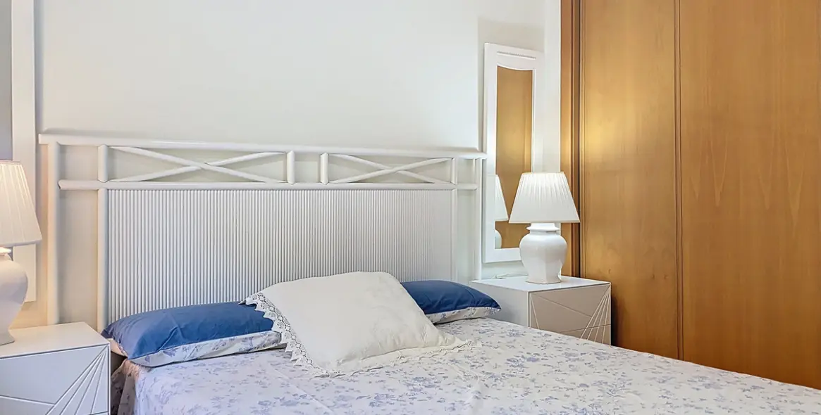 Sale of middle floor apartment in Estepona 25