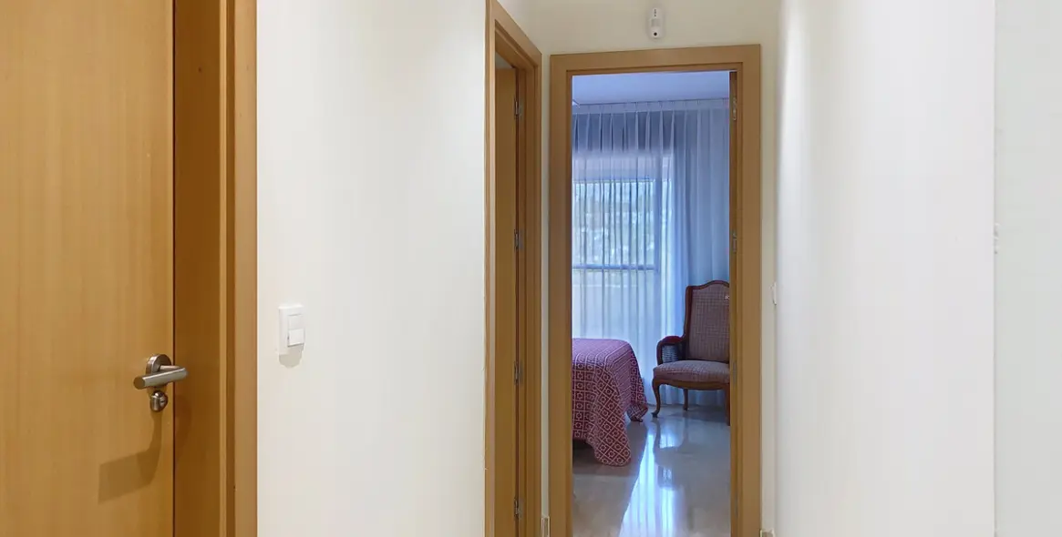 Sale of middle floor apartment in Estepona 28