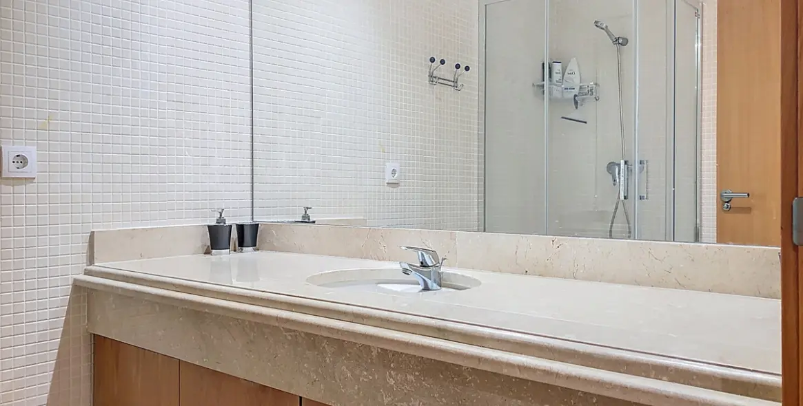 Sale of middle floor apartment in Estepona 29