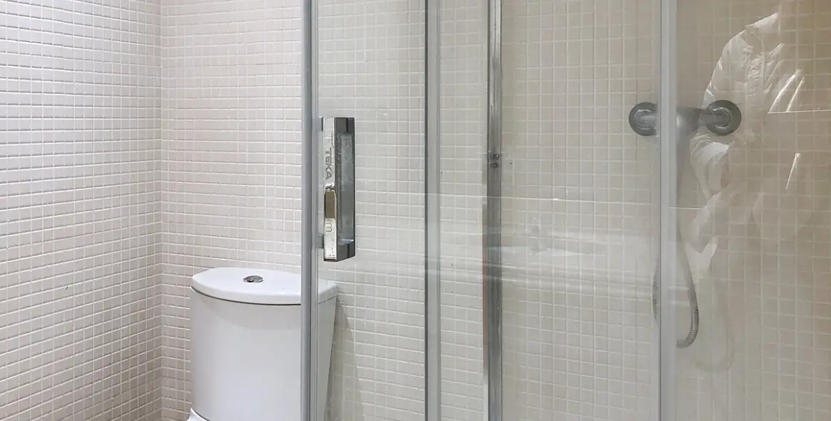 Sale of middle floor apartment in Estepona 30