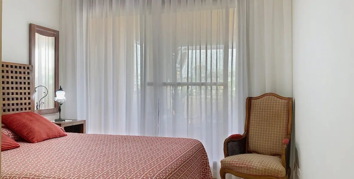 Sale of middle floor apartment in Estepona 31