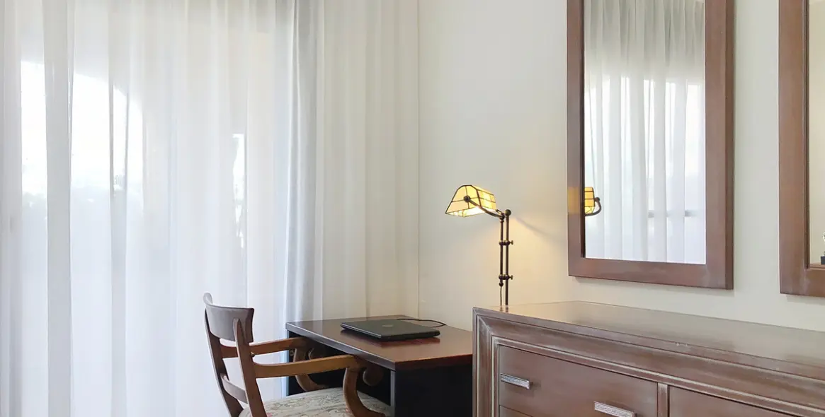 Sale of middle floor apartment in Estepona 36