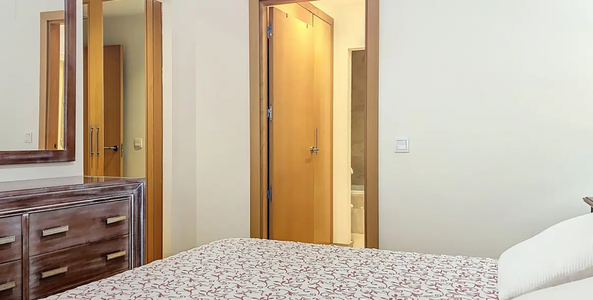 Sale of middle floor apartment in Estepona 37