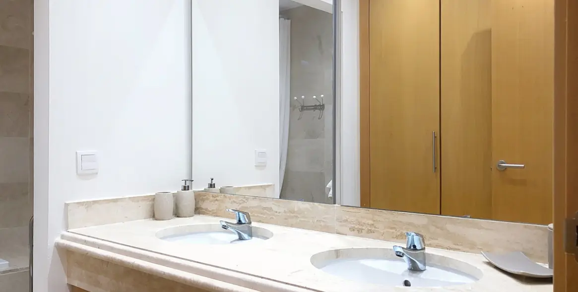 Sale of middle floor apartment in Estepona 39