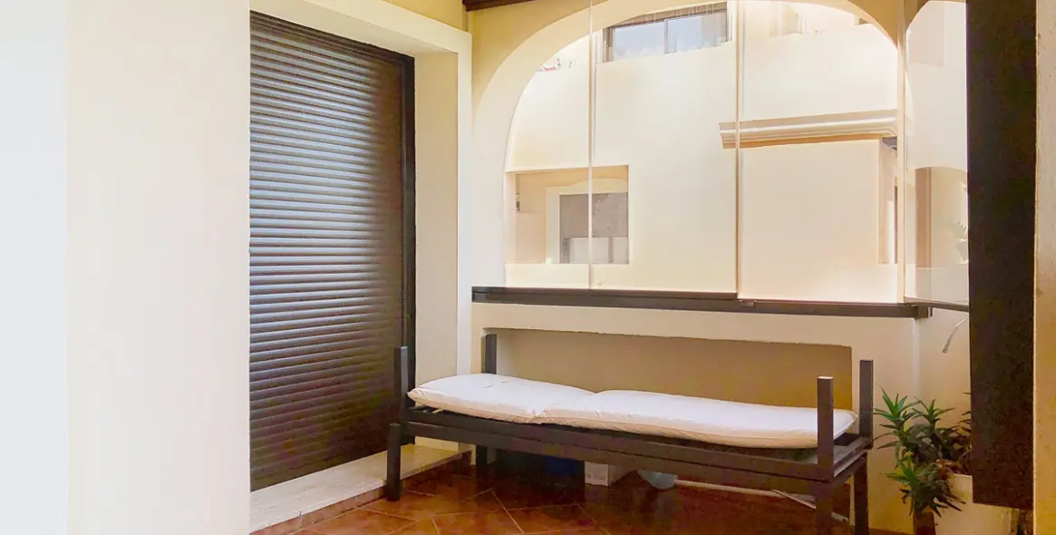 Sale of middle floor apartment in Estepona 41