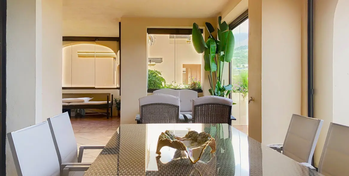 Sale of middle floor apartment in Estepona 42