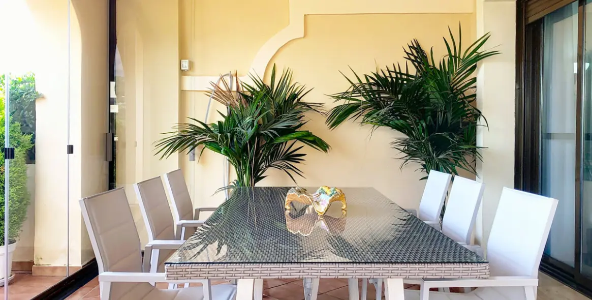 Sale of middle floor apartment in Estepona 44