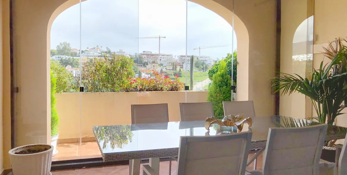 Sale of middle floor apartment in Estepona 46