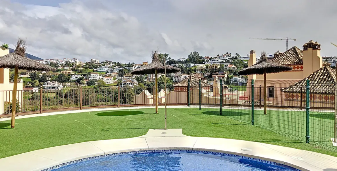 Sale of middle floor apartment in Estepona 47