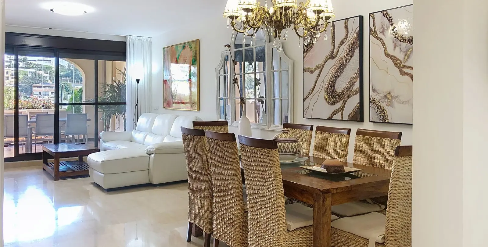 Продажа апартаментов на среднем этаже в Estepona 1