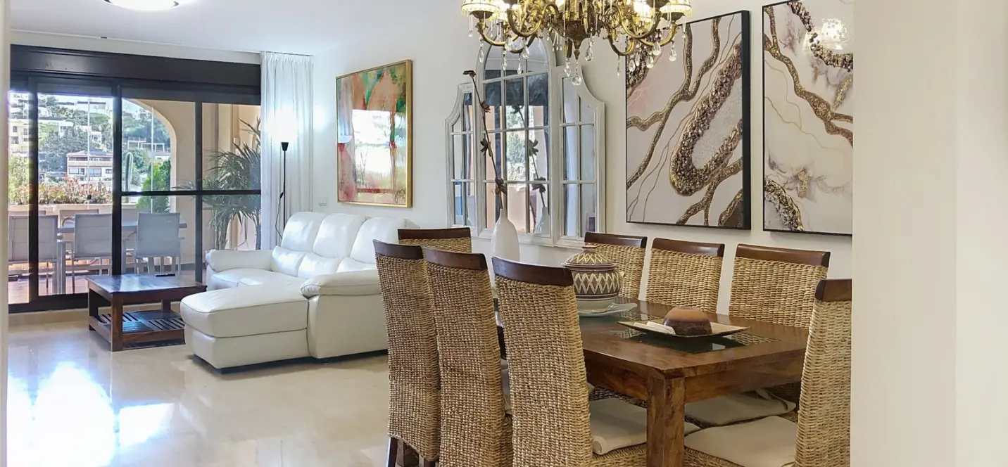 Sale of middle floor apartment in Estepona 0
