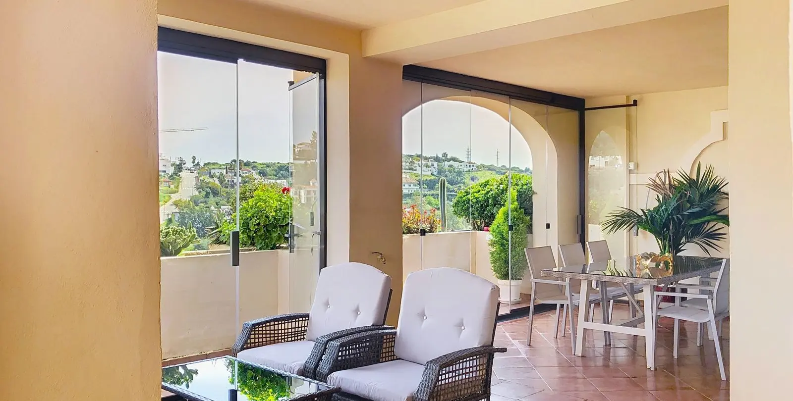 Продажа апартаментов на среднем этаже в Estepona 2
