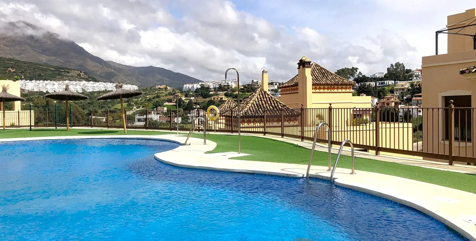Продажа апартаментов на среднем этаже в Estepona 3