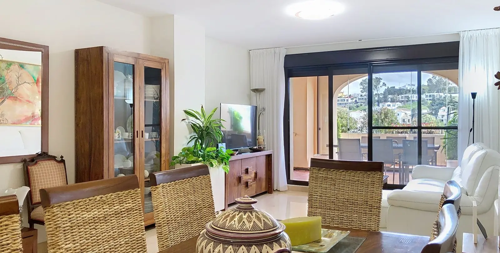Продажа апартаментов на среднем этаже в Estepona 10