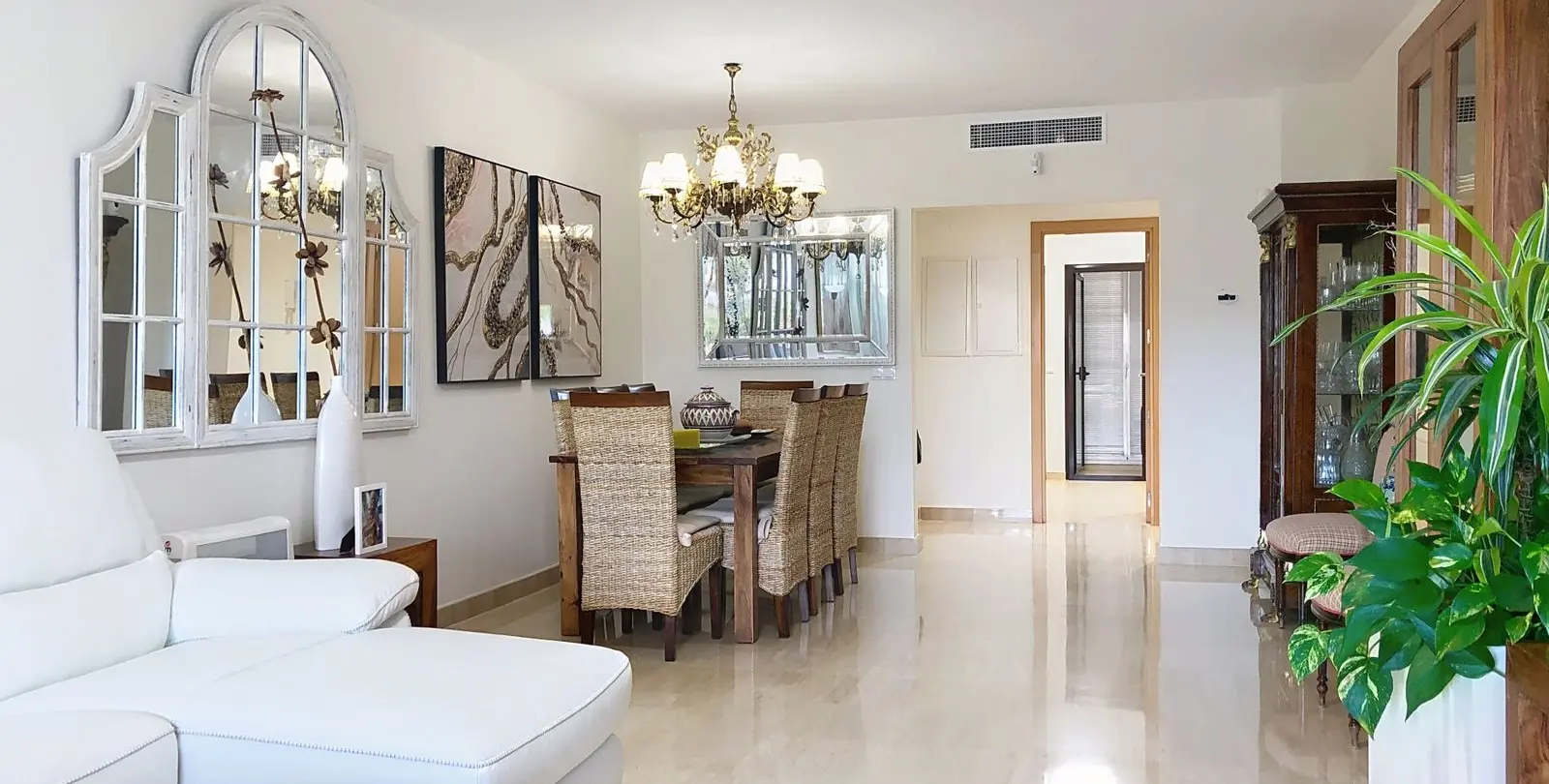 Продажа апартаментов на среднем этаже в Estepona 13