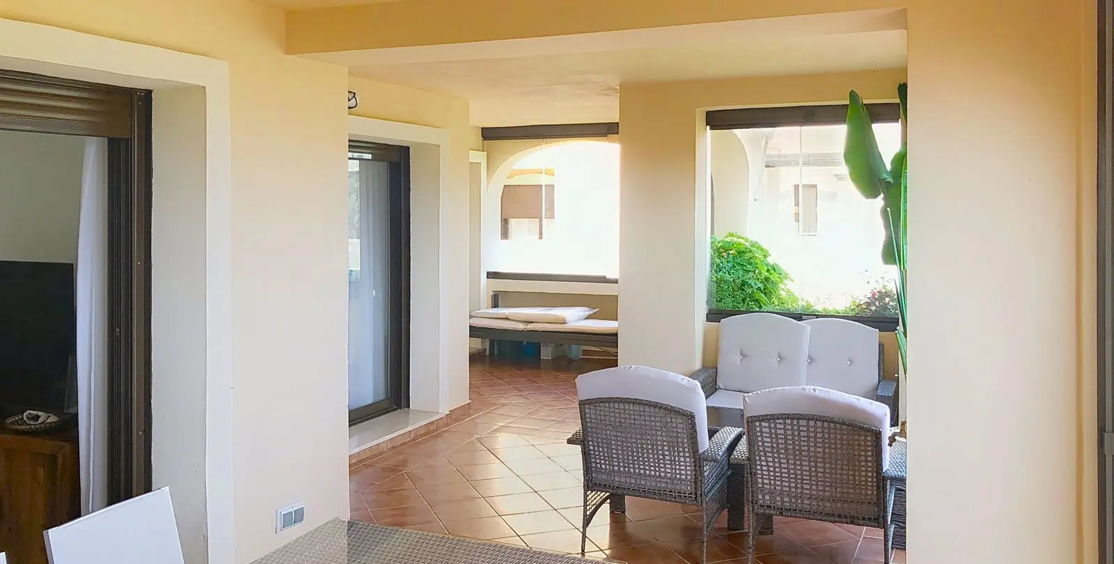 Продажа апартаментов на среднем этаже в Estepona 46