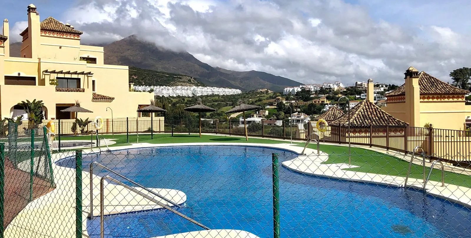 Продажа апартаментов на среднем этаже в Estepona 49