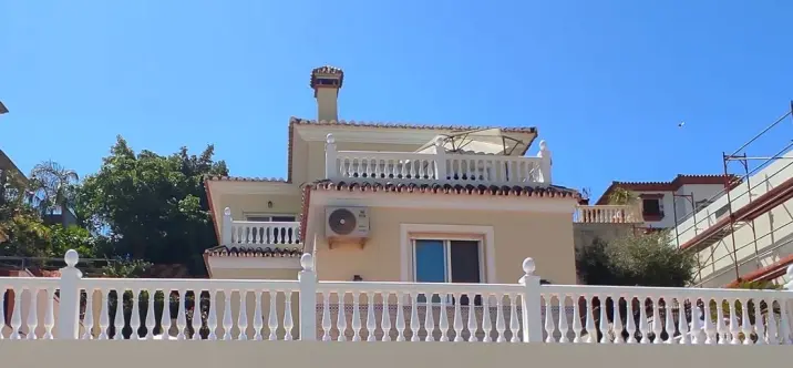 Sale of detached villa in Coín 1