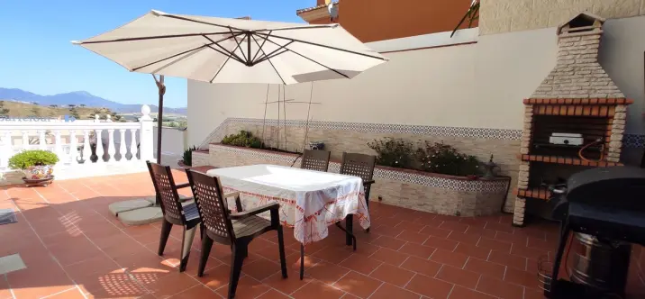 Sale of detached villa in Coín 2