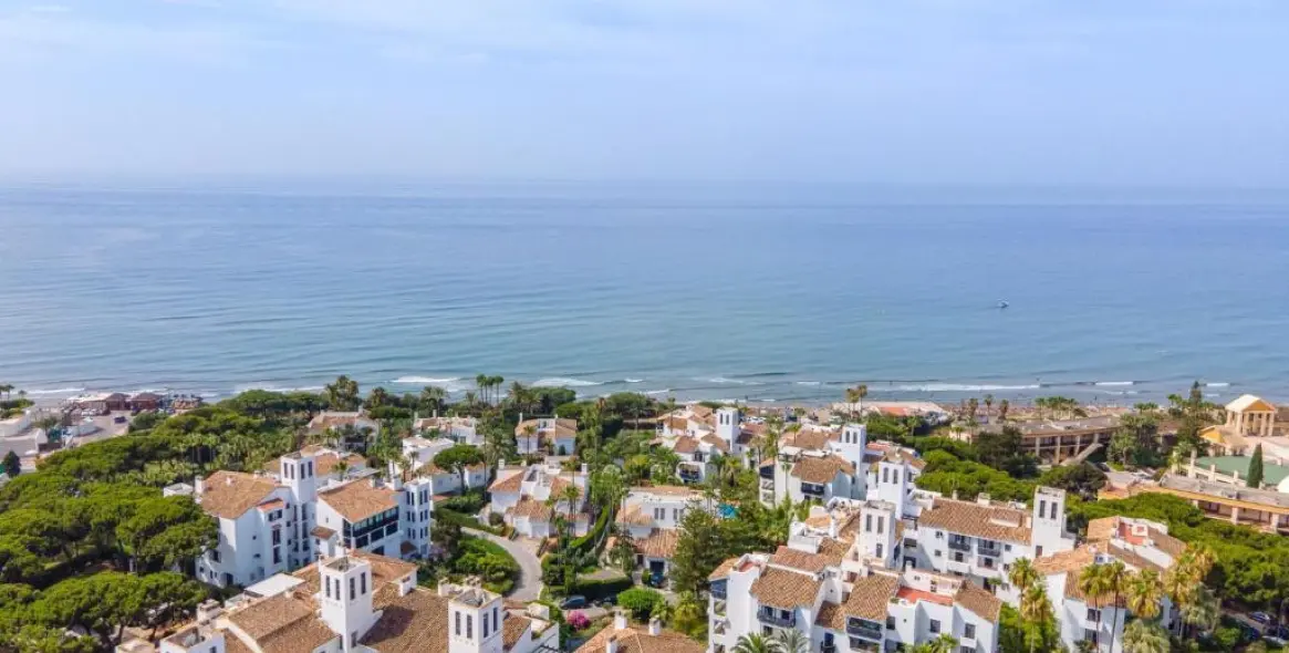 Venta de apartamento en planta media en Elviria 2