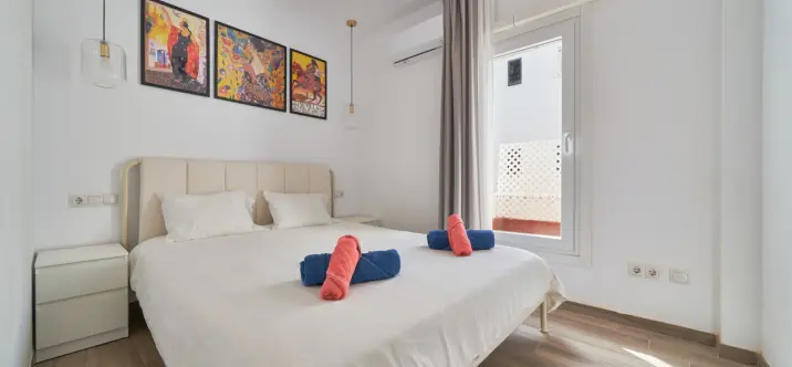 Sale of middle floor apartment in Elviria 2