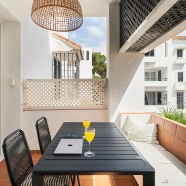 Sale of middle floor apartment in Elviria