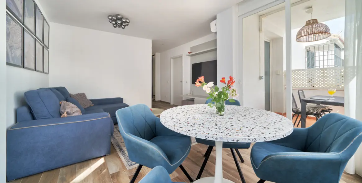 Sale of middle floor apartment in Elviria 21